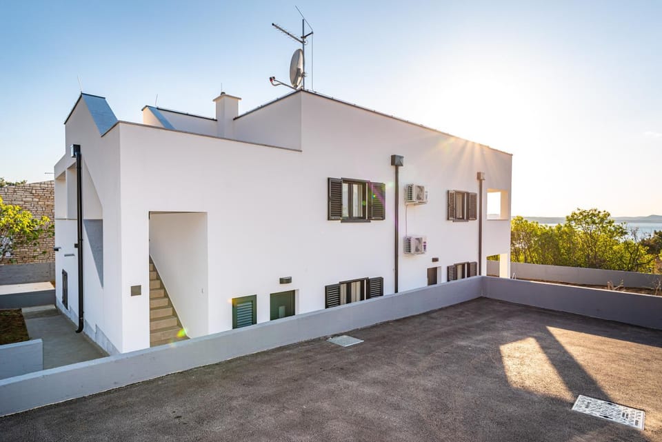 Property building, Day