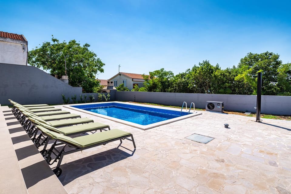 Patio, Day, Pool view, Swimming pool, sunbed