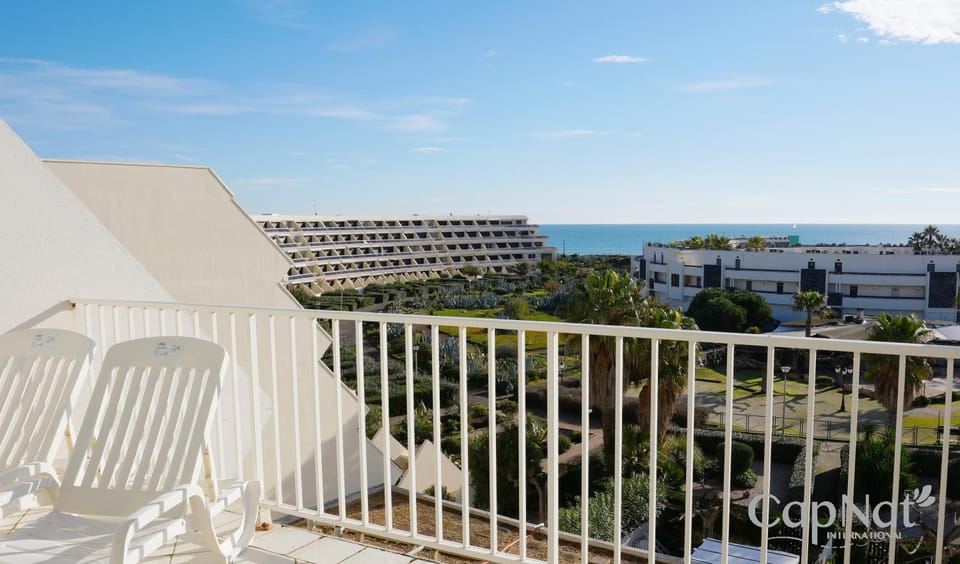 Property building, Day, Balcony/Terrace, Sea view
