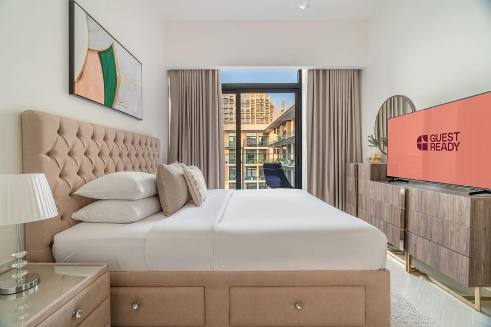 GuestReady - Modern 1BR w/ Balcony Facing Pool Apartment in Dubai