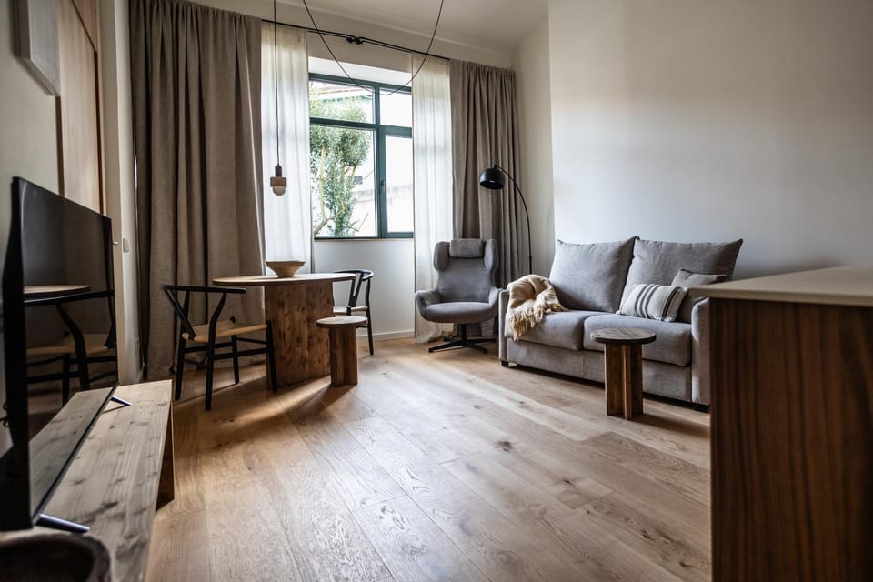 Communal lounge/ TV room, TV and multimedia, Living room, Seating area