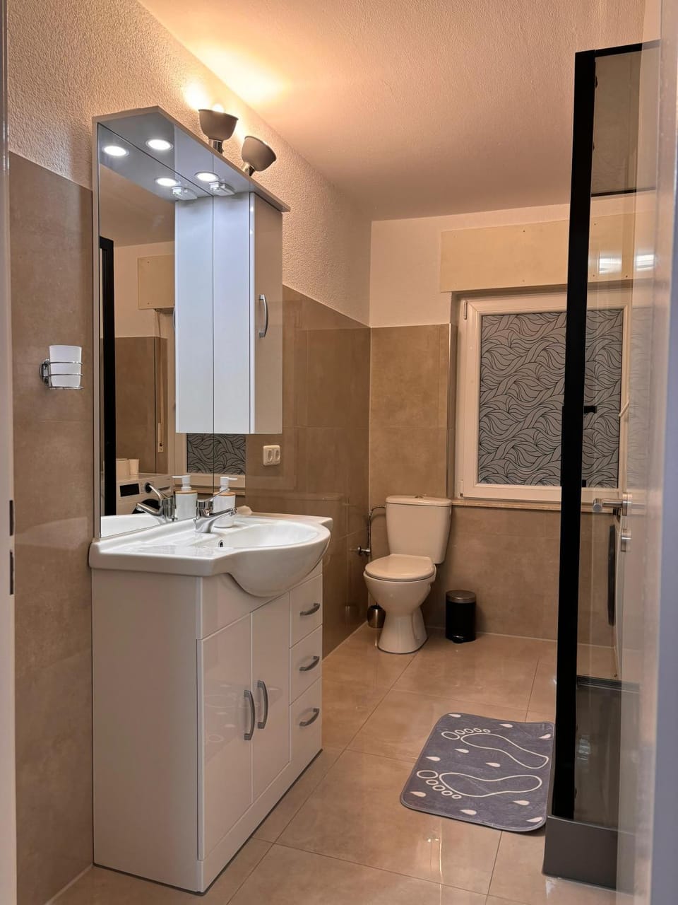 Shower, Toilet, Bathroom, towels