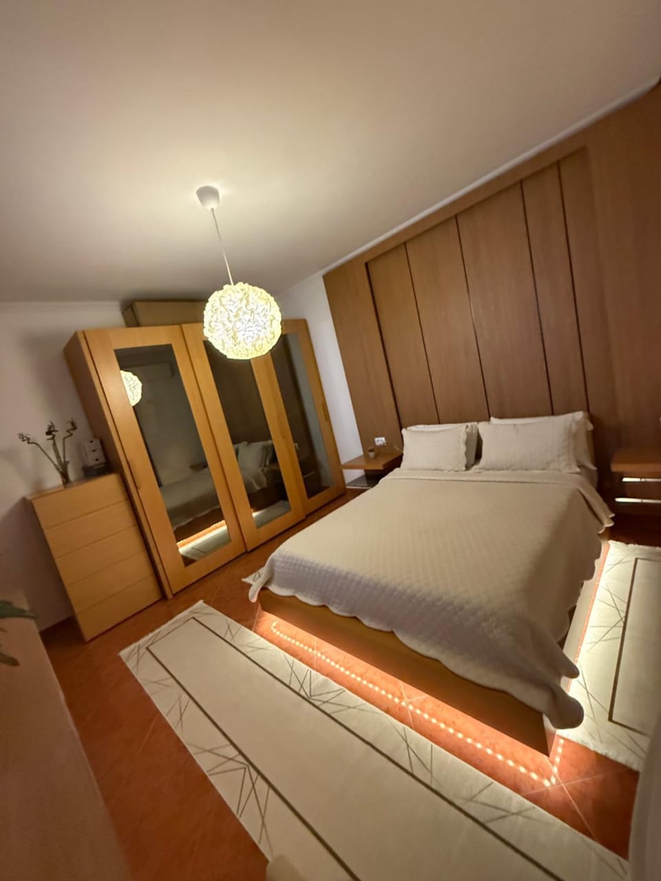 Bed, Photo of the whole room, wardrobe