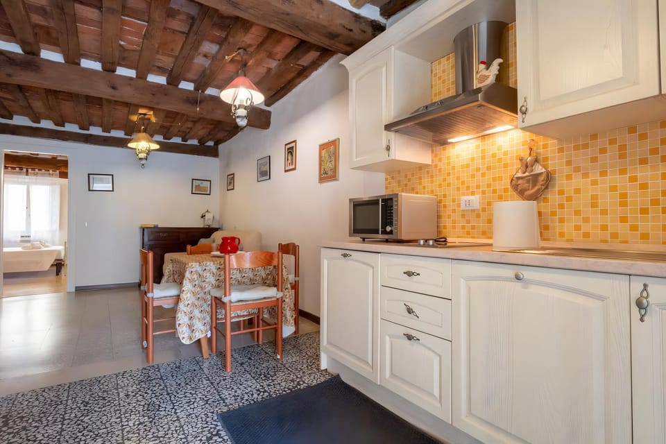 Property building, Kitchen or kitchenette, Living room