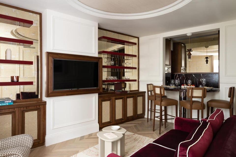 Communal lounge/ TV room, TV and multimedia, Kitchen or kitchenette, Living room, Seating area, Dining area
