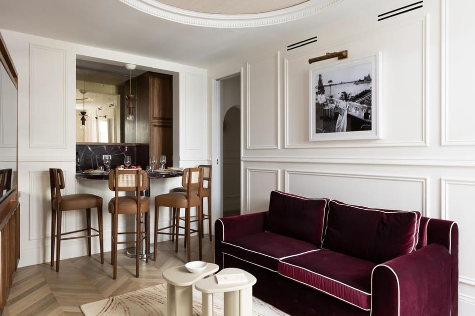 Living room, Seating area, Dining area, air conditioner