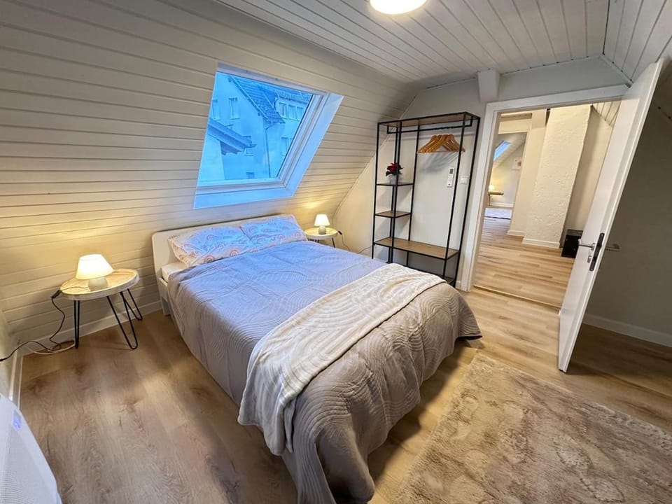 Bequemes Fachwerkhaus für 10 Personen mit Innenhof und Wallbox House in Frankfurt