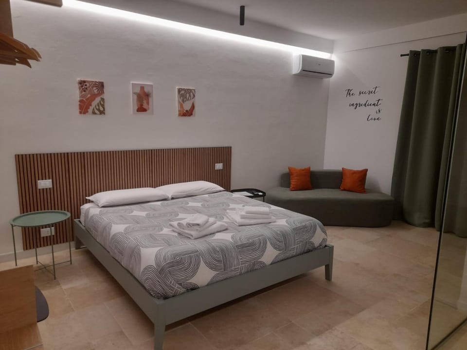 Bed, Photo of the whole room, Bedroom, towels, air conditioner