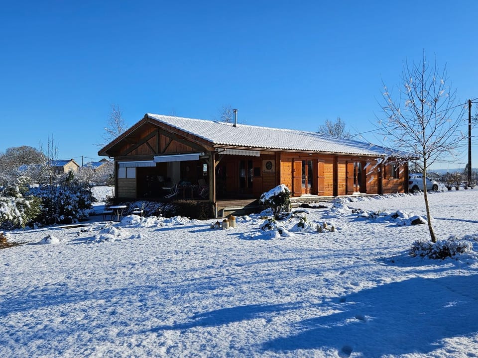 Chalet au cœur d'un magnifique parc arboré - Limousin-Country chalet House in Nouvelle-Aquitaine