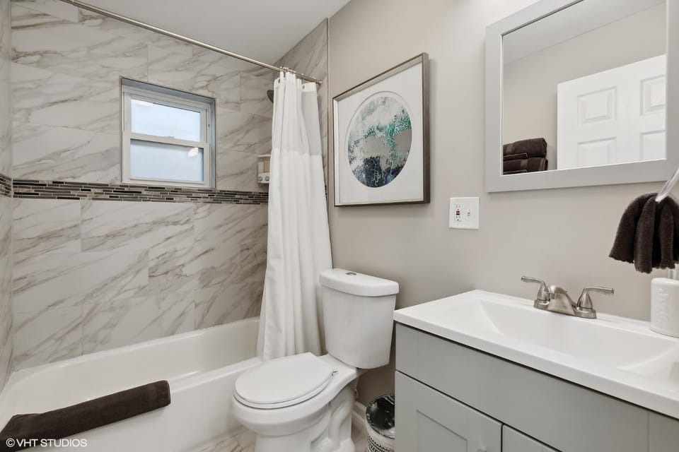 Shower, Toilet, Bathroom, Bath, towels