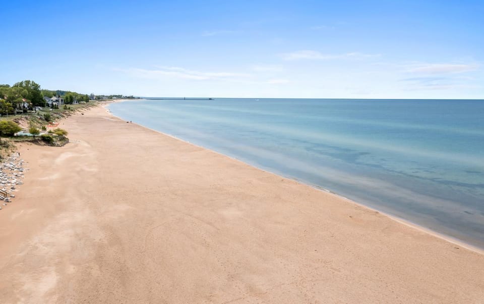 Beachside Getaway private Lake Michigan Beach Frontage House in Wisconsin