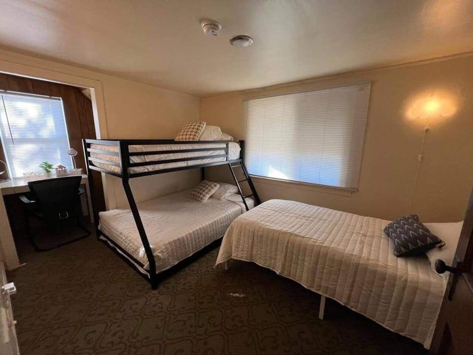 Cozy Gem King Bunk Beds Near Major Highways Sleep6 House in Lake Erie