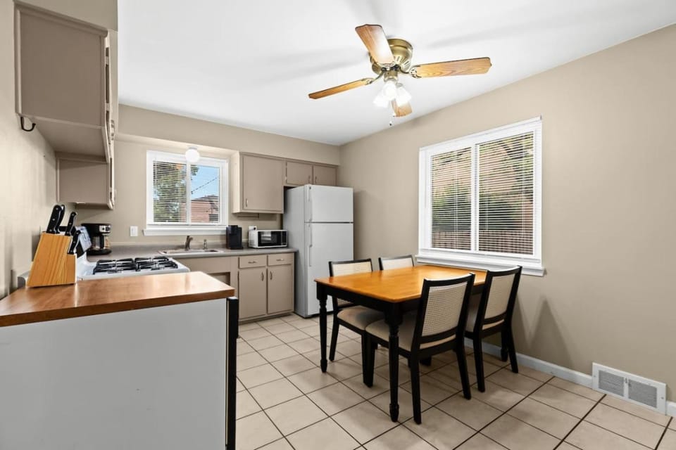 Big Fenced Backyard Sleeps 8 House in Dearborn Heights