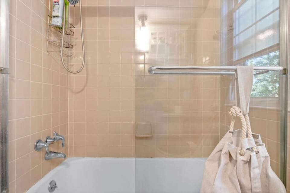 Modern Townhouse Near Everything Shopping Center House in Dearborn