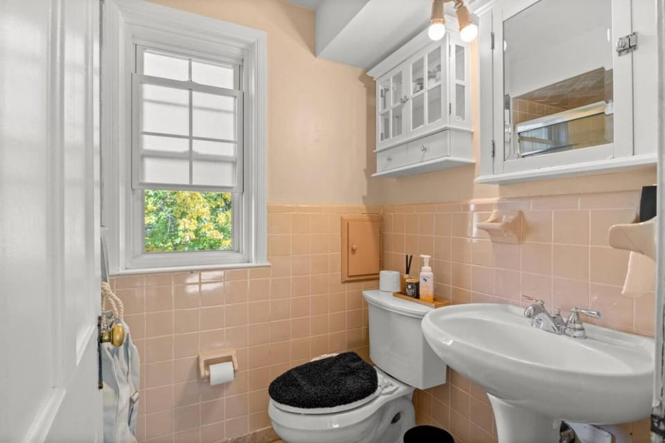 Modern Townhouse Near Everything Shopping Center House in Dearborn