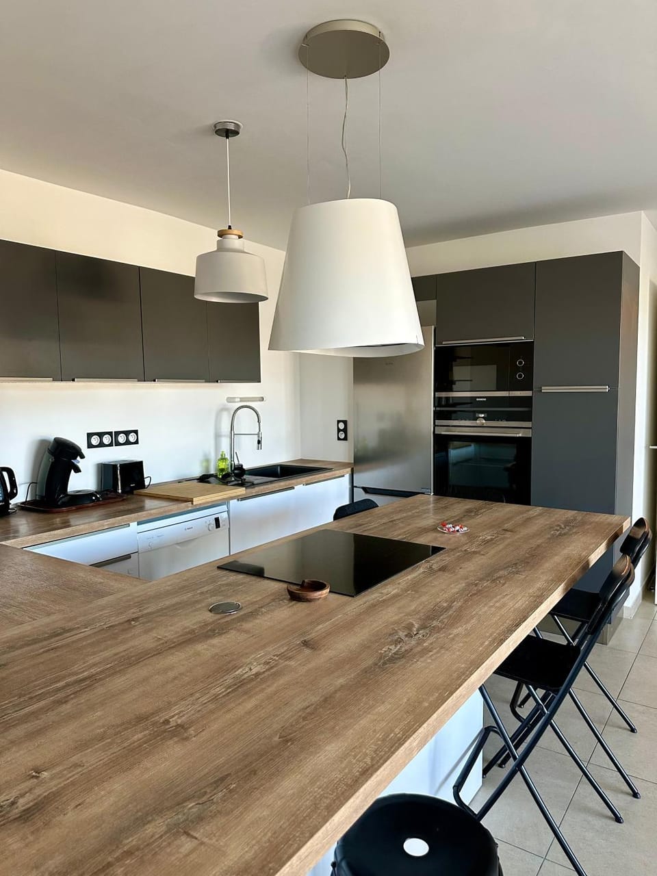 Kitchen or kitchenette, Dining area, stove