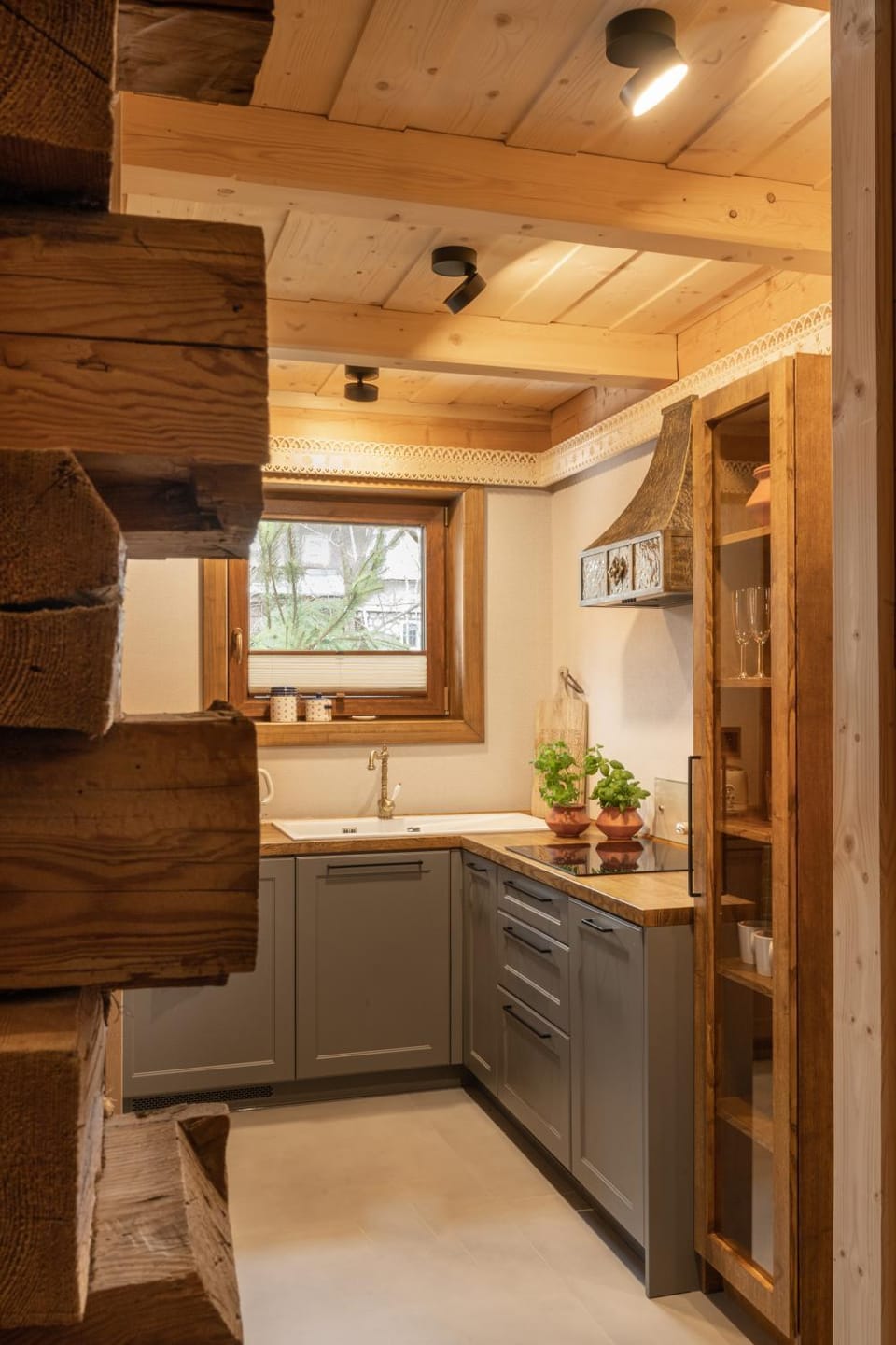 Kitchen or kitchenette