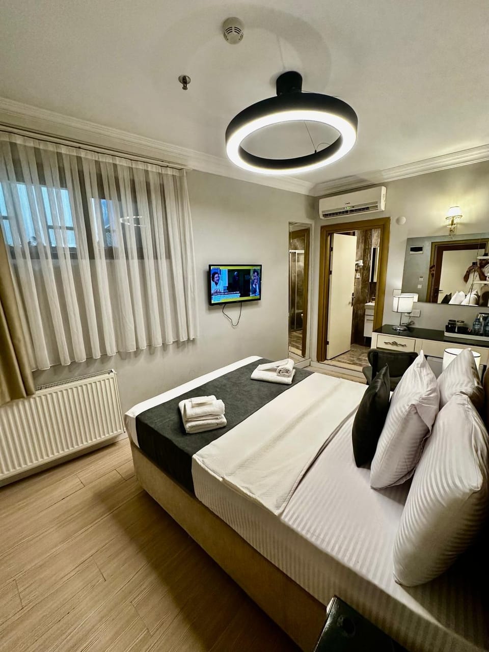 Bed, TV and multimedia, towels