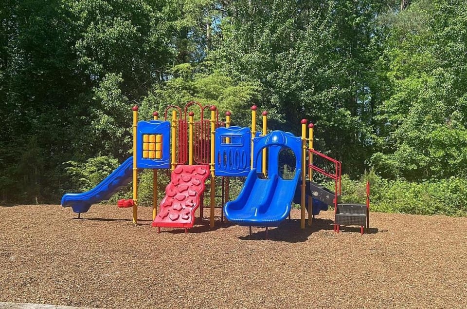 Landing at The Park at London - 1 Bedroom in Morrow Apartment in Forest Park