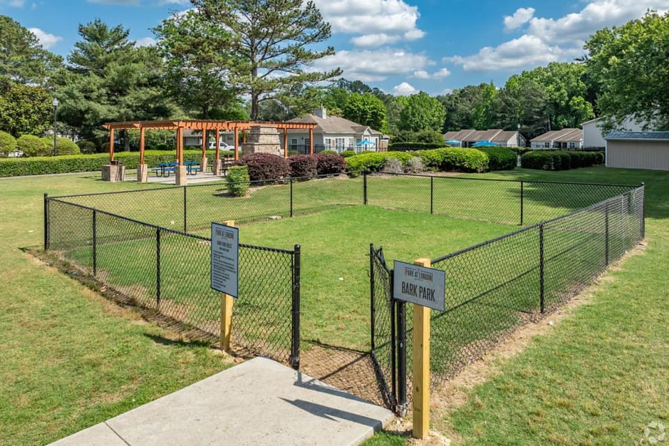 Landing at The Park at London - 1 Bedroom in Morrow Apartment in Forest Park