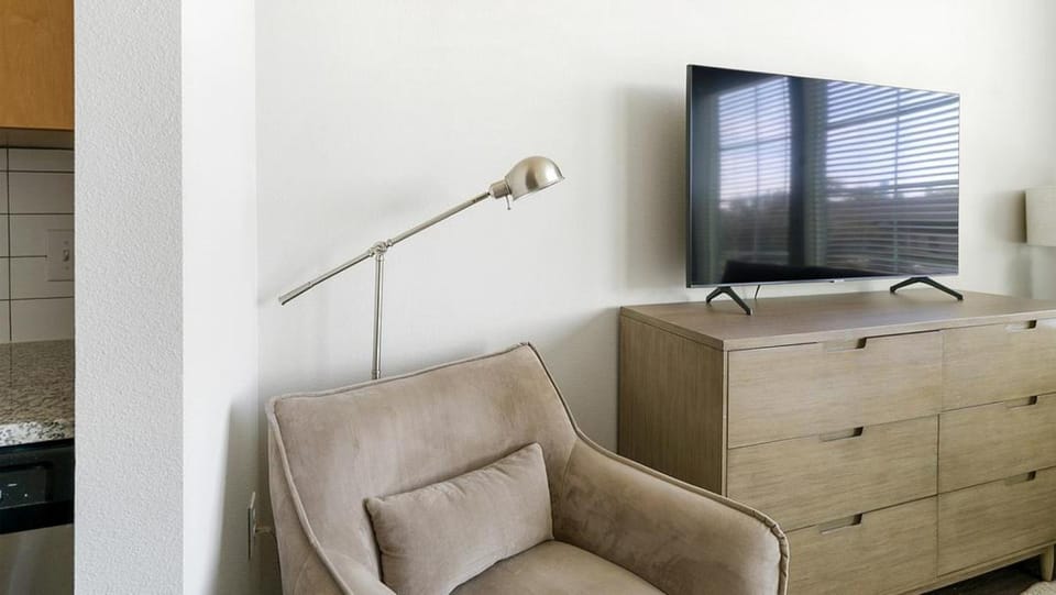 Landing at The Standard in the Heights - Studio in Northside Apartment in Harris County