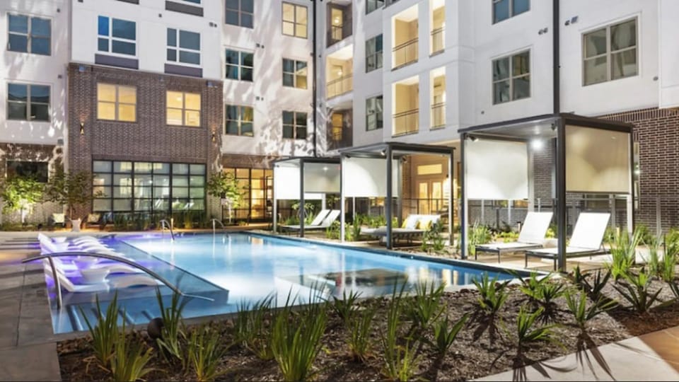 Landing at The Standard in the Heights - 1 Bedroom in Northside Apartment in Harris County