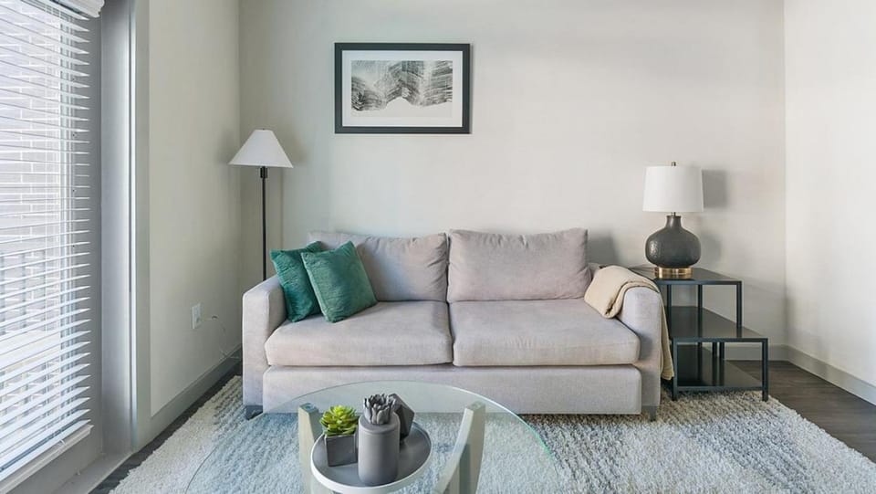 Landing at The Standard in the Heights - 1 Bedroom in Northside Apartment in Harris County