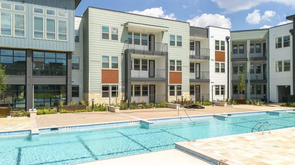 Landing at Birdie on Woodland Greens - 1 Bedroom in Plaza Volente Apartment in Austin