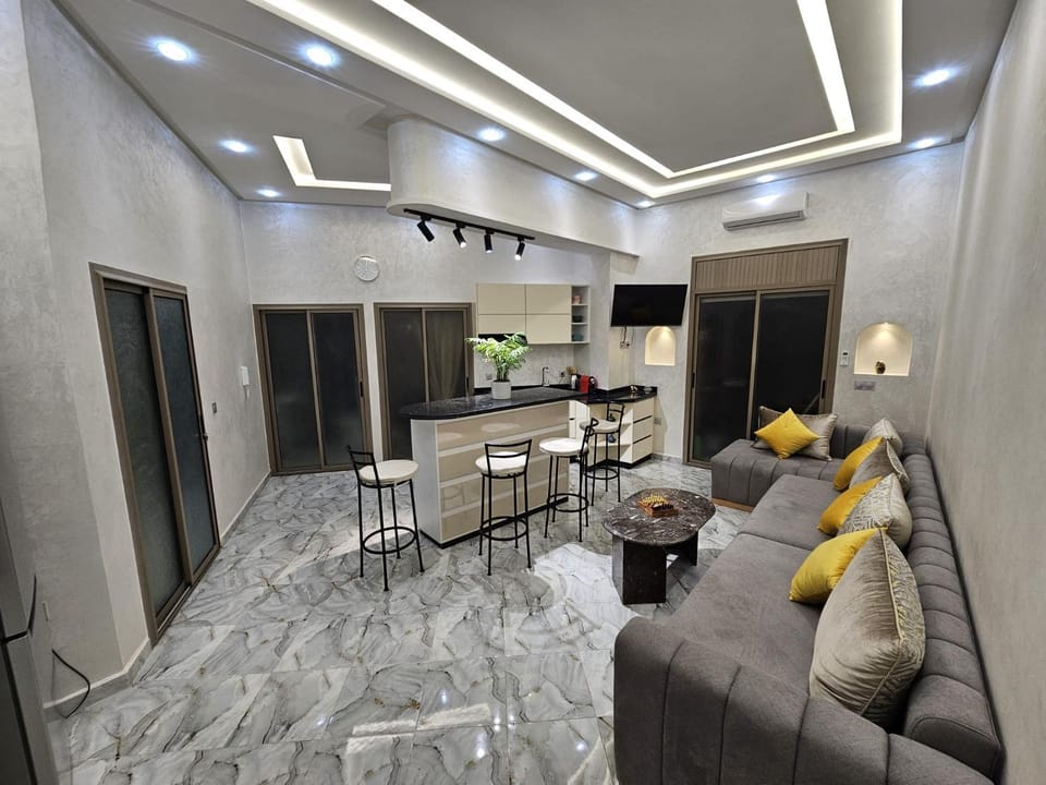 Communal lounge/ TV room, Kitchen or kitchenette, Lounge or bar