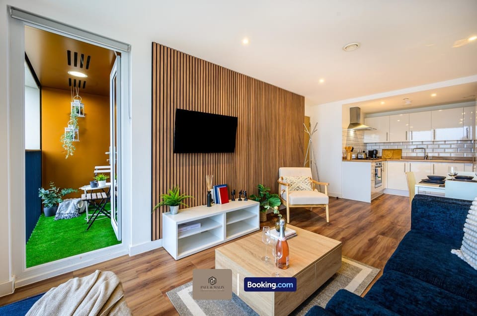 Kitchen or kitchenette, Living room, Seating area