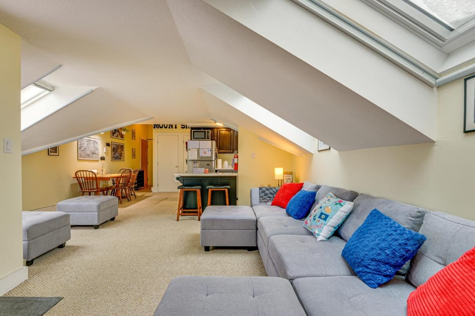 Walk to Mount Snow Resort: Unit w/ Pool & Hot Tubs House in Dover
