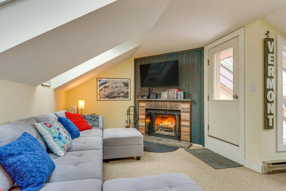 Walk to Mount Snow Resort: Unit w/ Pool & Hot Tubs House in Dover