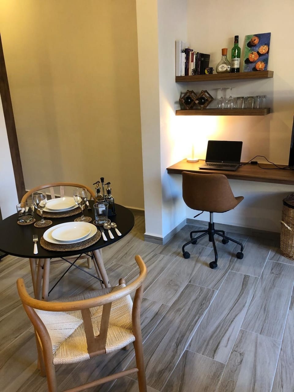 Seating area, Dining area
