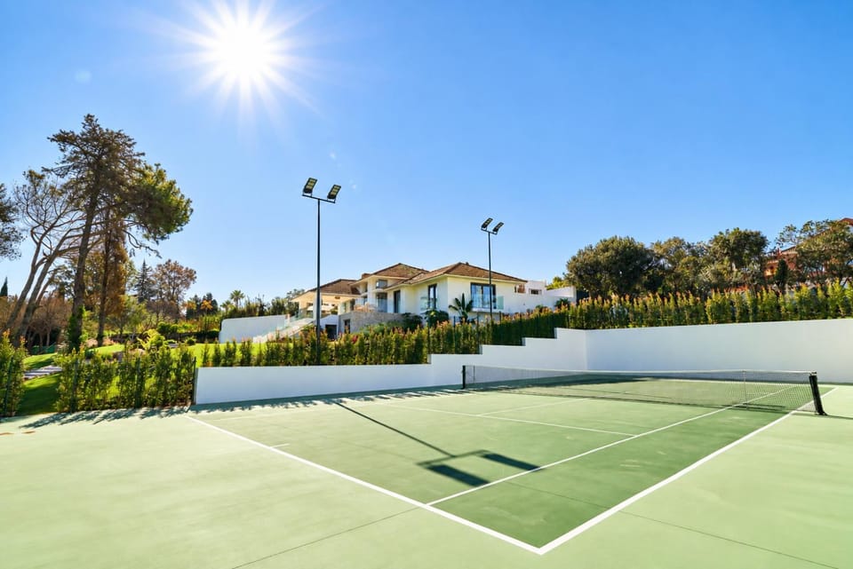 Iconic Exception Villa - Pool & Tennis Villa in Costa del Sol