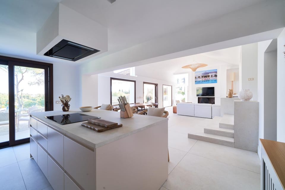 Iconic Exception Villa - Pool & Tennis Villa in Costa del Sol
