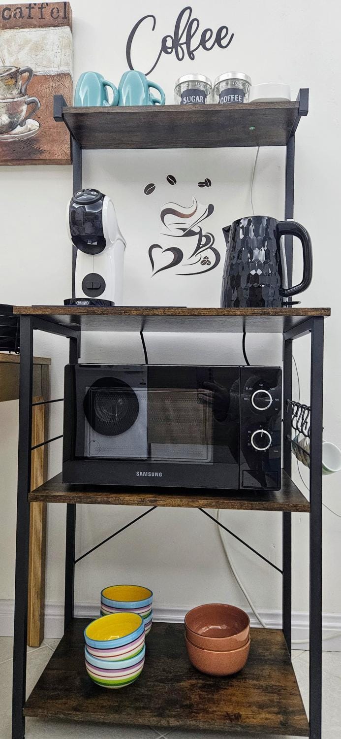 Coffee/tea facilities, microwave