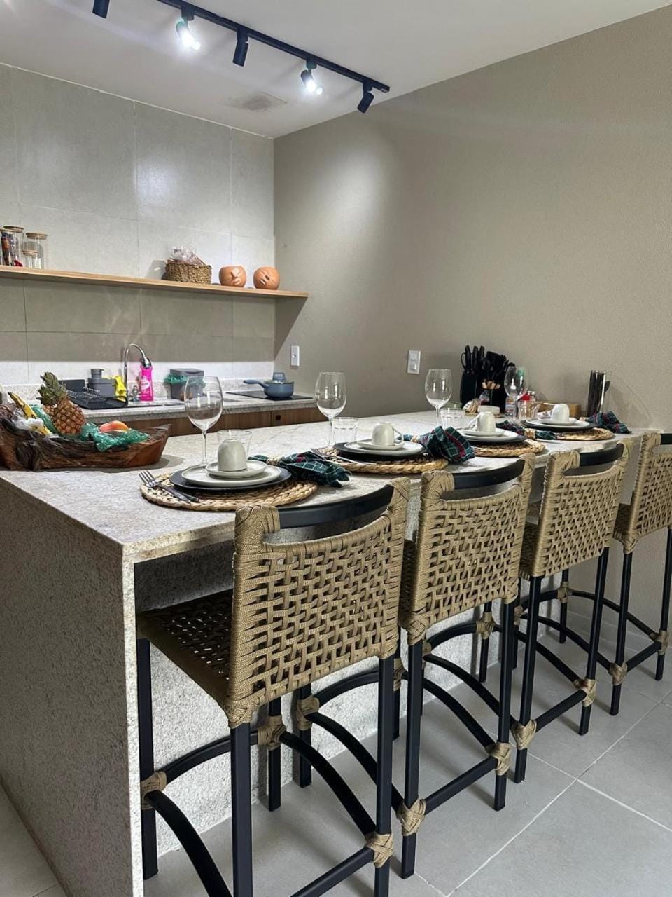 Kitchen or kitchenette, Food and drinks, Dining area