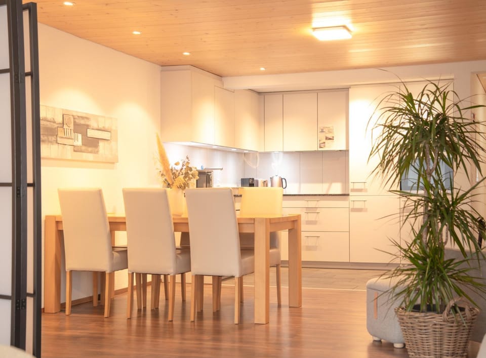 Dining area, Food, kitchen