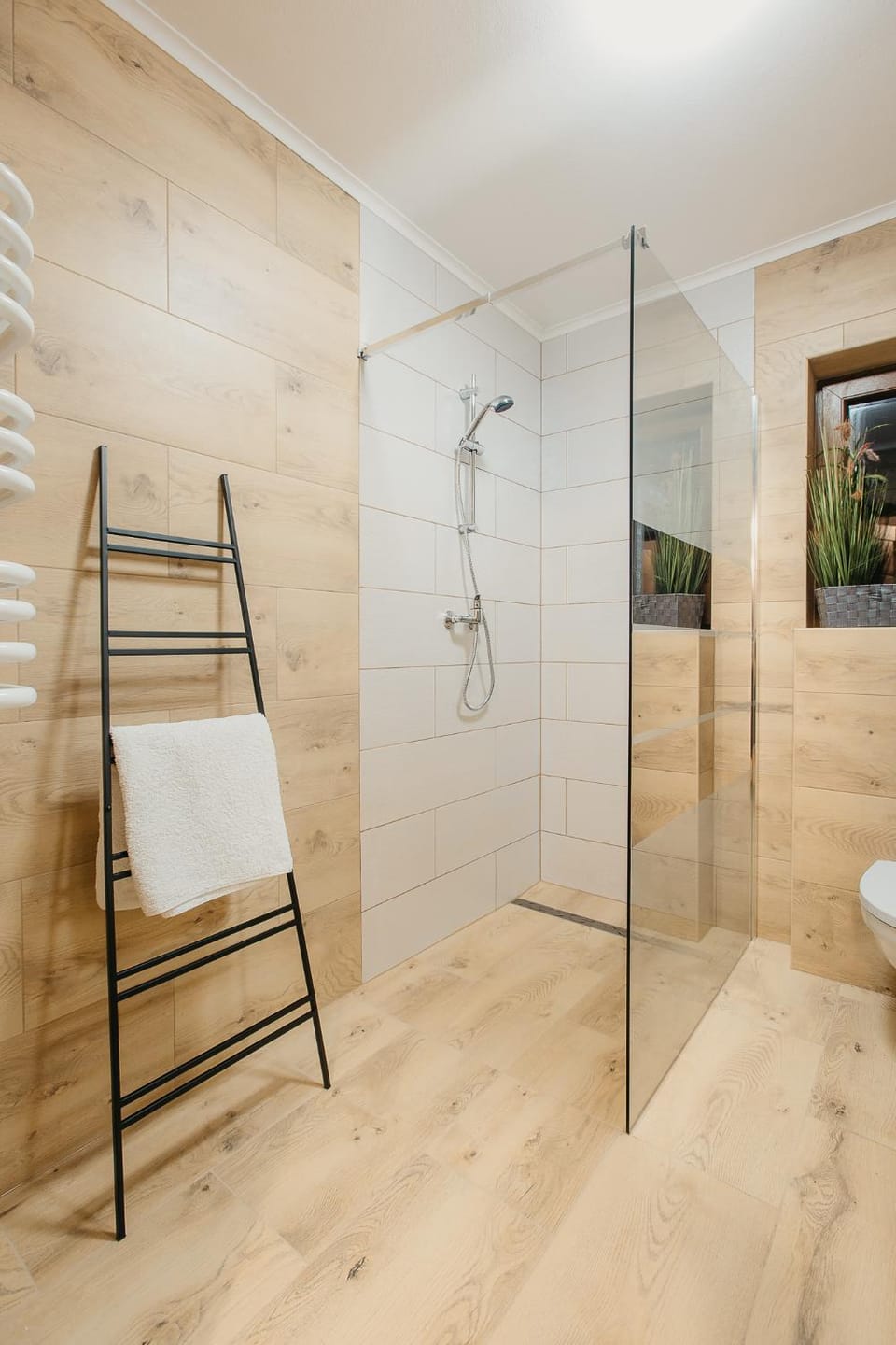 Shower, Toilet, Bathroom, towels