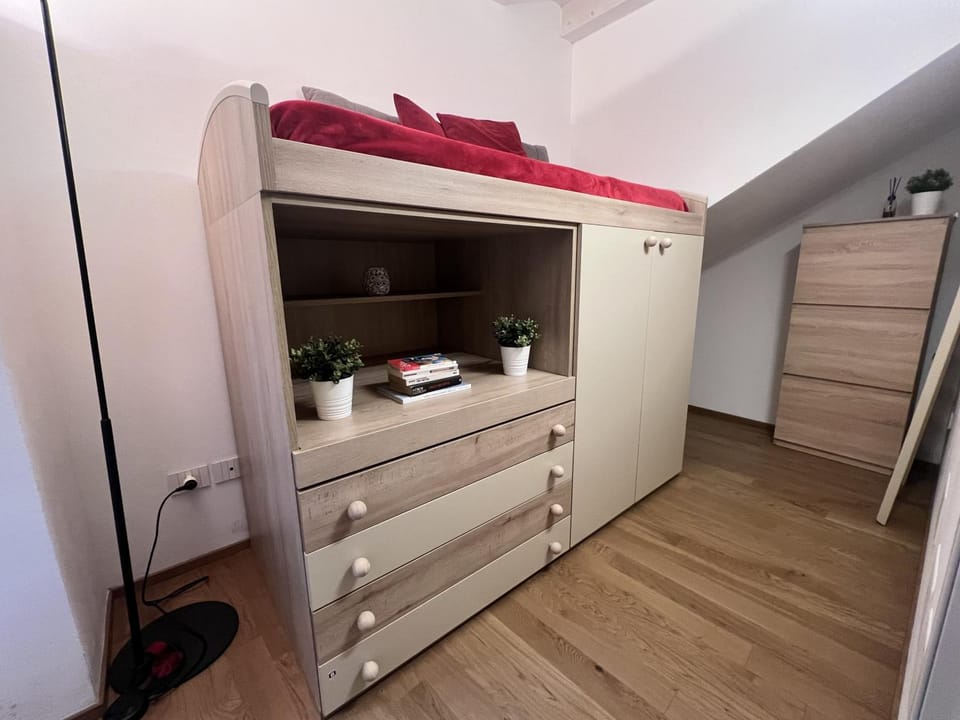 Bed, Photo of the whole room, Bedroom, bunk bed