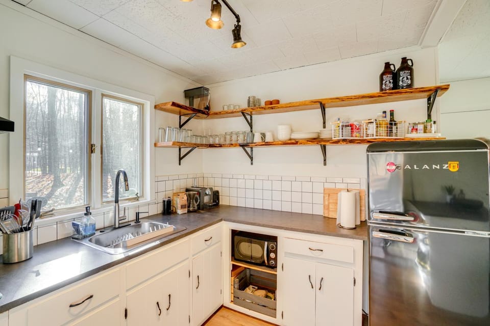 Mtn Views + On-Site Hiking Trails: Catskills Cabin Cabin in Capital District, NY, USA