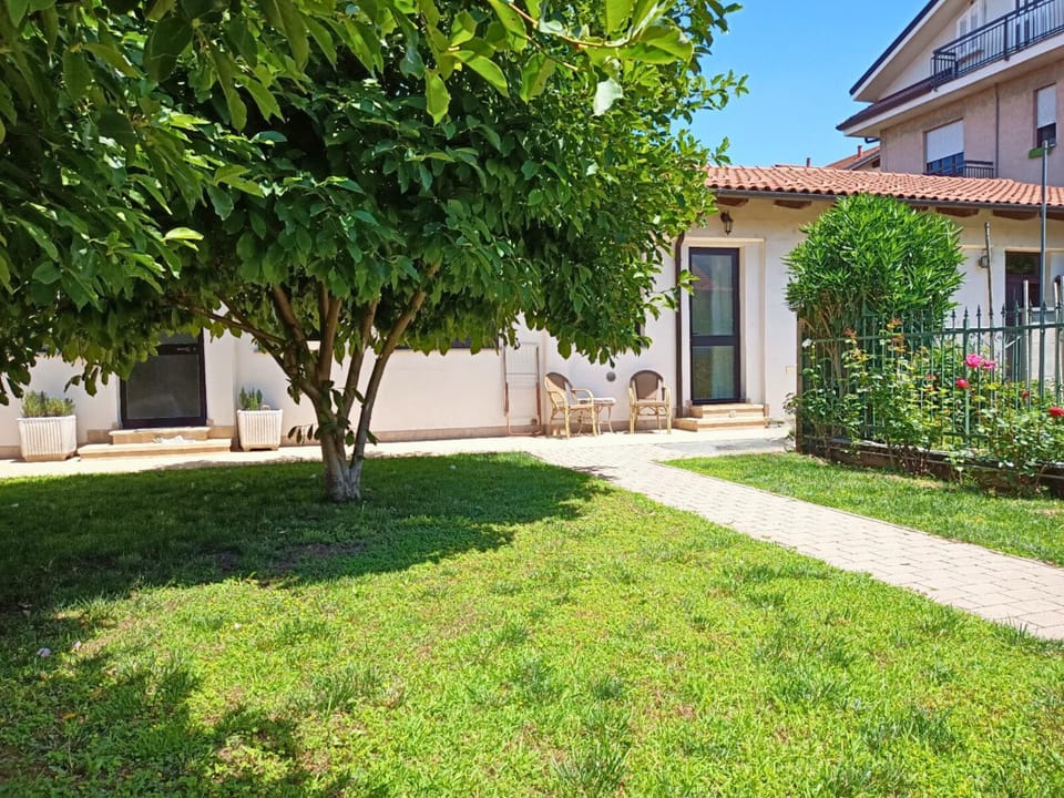 Property building, Spring, Day, Natural landscape, Garden, Garden, Garden view