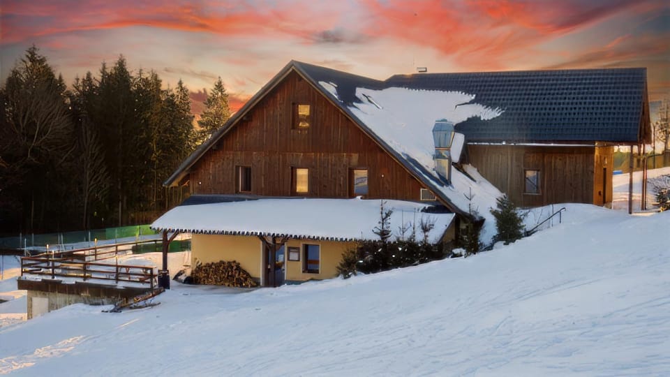 Property building, Restaurant/places to eat, Breakfast
