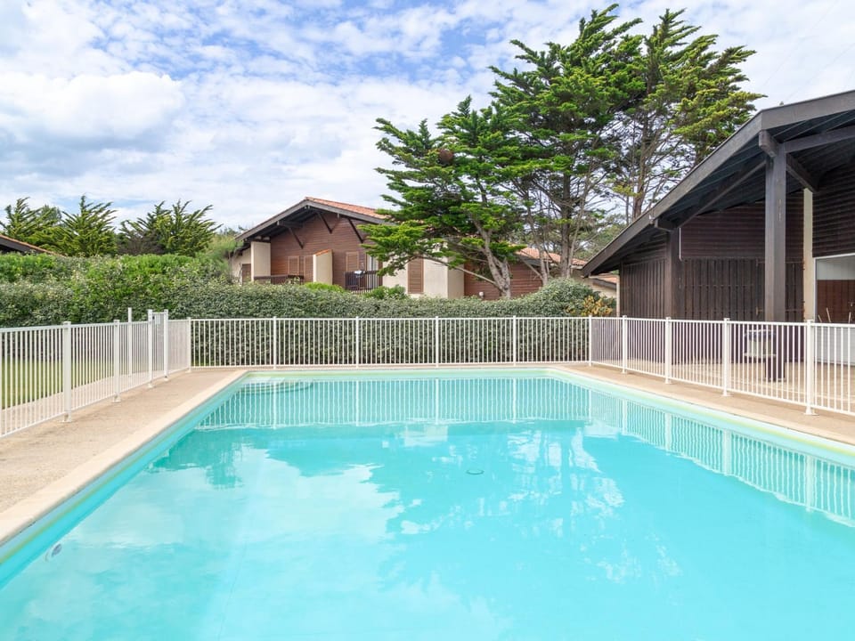 Villa Mitoyenne avec Jardin, Proche Plage à Seignosse, Piscine, Parking Privé et Wifi - FR-1-239-421 House in Seignosse