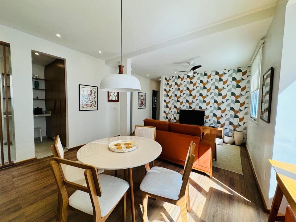 TV and multimedia, Living room, Seating area, Dining area