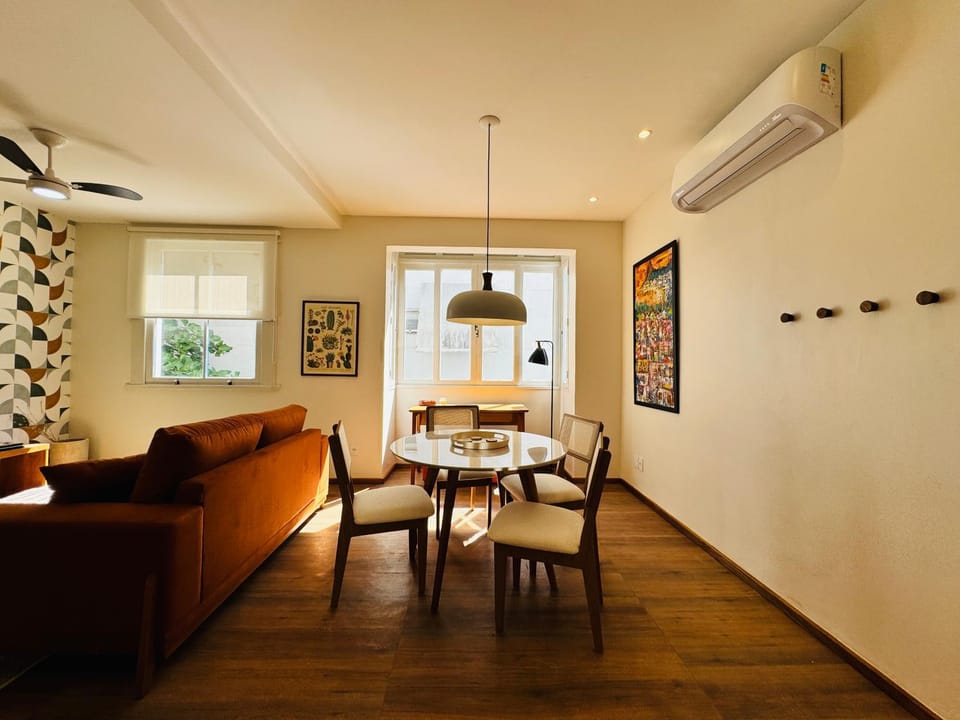 Living room, Seating area, Dining area, air conditioner