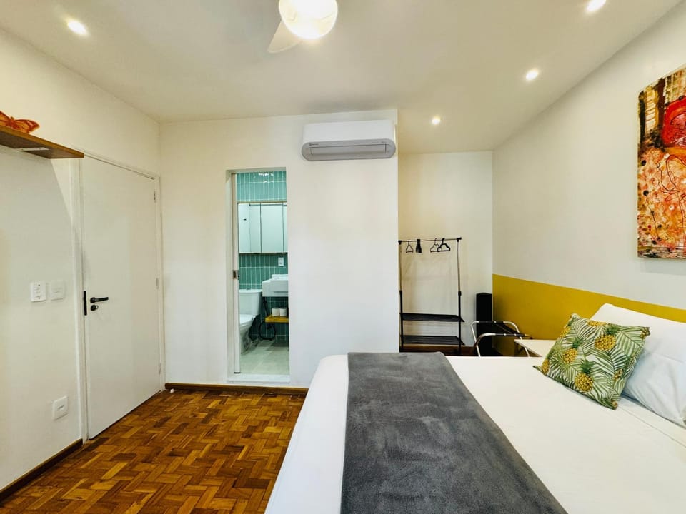 Bathroom, Photo of the whole room, soundproof, air conditioner