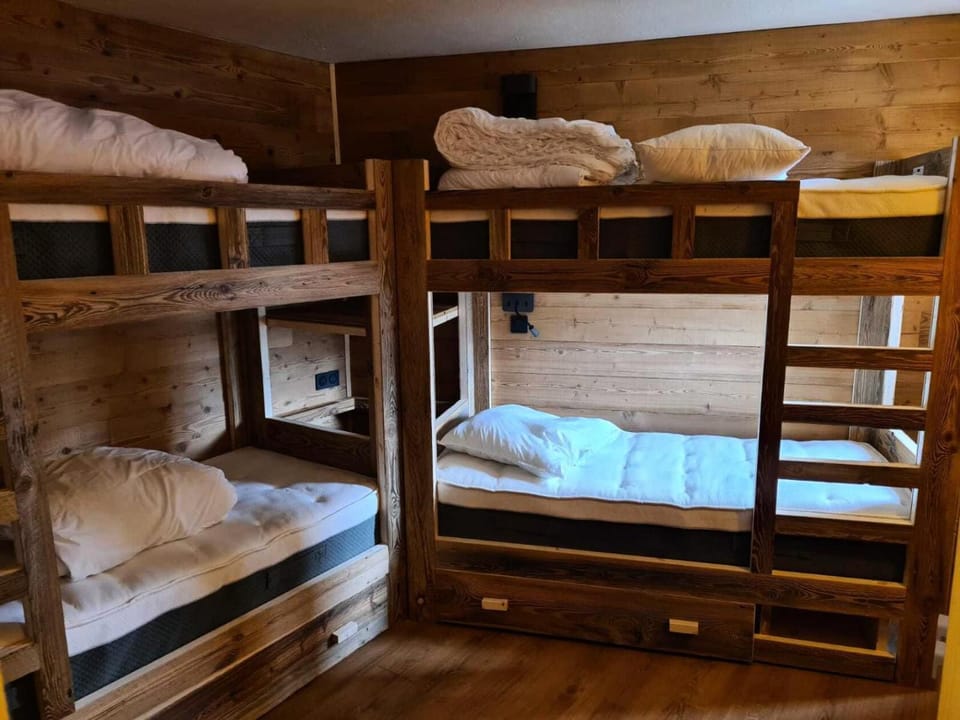 Chalet Alaska - grand appartement pour 8 dans résidence avec piscine sauna et hammam MAE-9191 Apartment in Les Allues