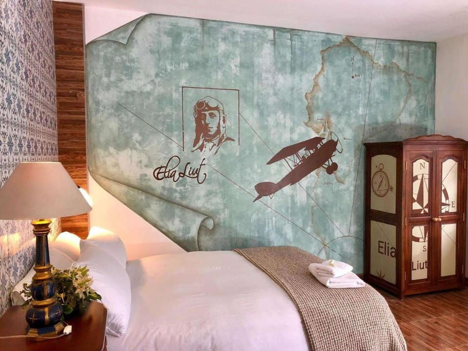 Bed, Photo of the whole room, Decorative detail, Bedroom