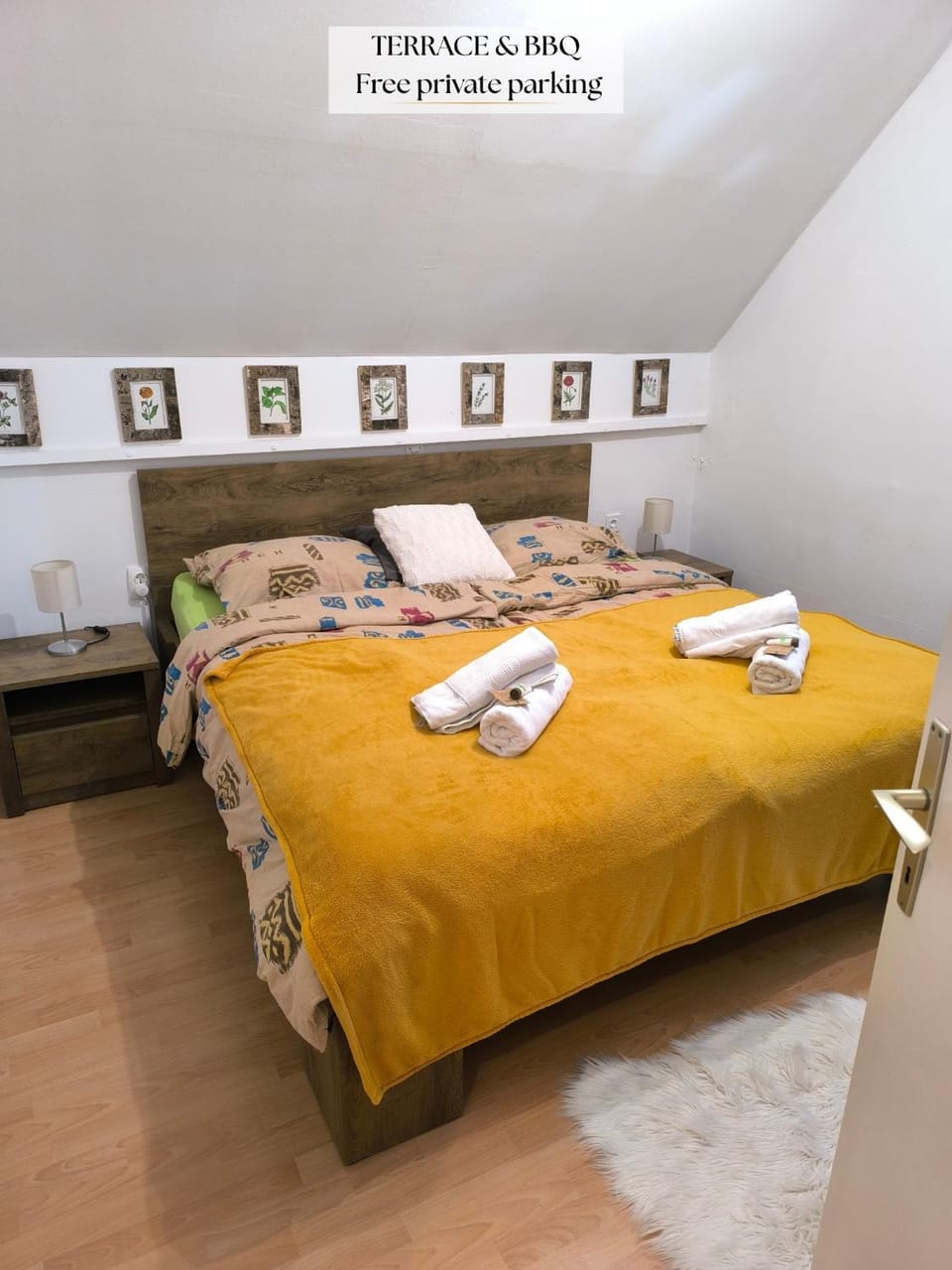 Bed, Photo of the whole room, Bedroom, Text overlay, towels